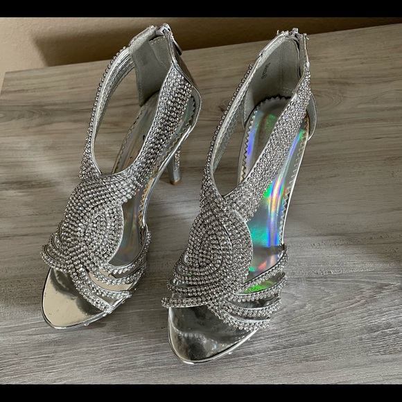 Womens Shoe - Picture 3 of 3